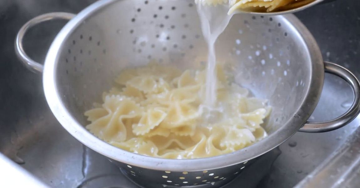 Here's Why You Need To Stop Draining Pasta In The Sink Immediately