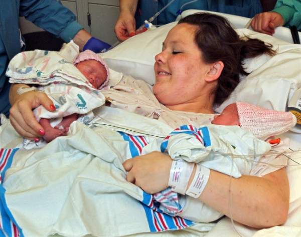 Doctor Looks Down Seconds After He Delivers Twins – What He Sees Leaves Him Stunned