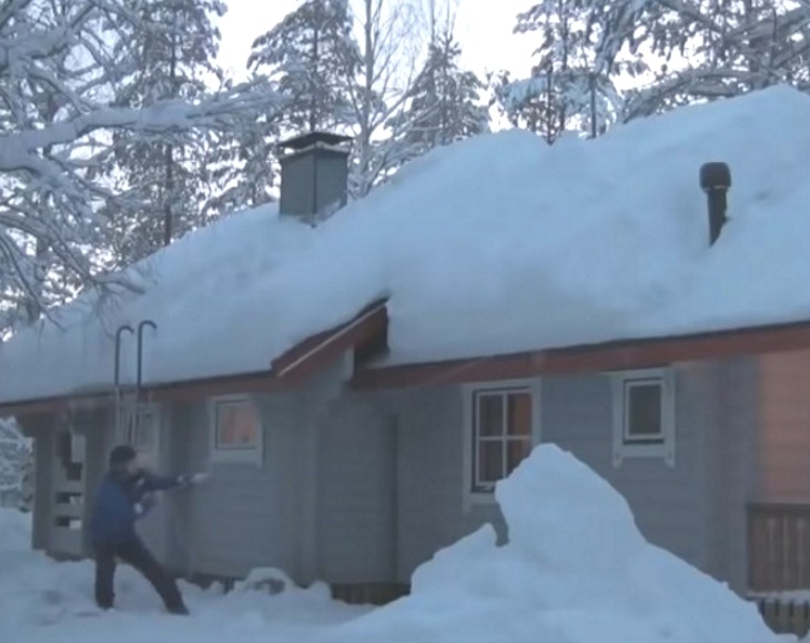 Viral Video Shows How You Can Remove Snow From Roof By Simply Using One