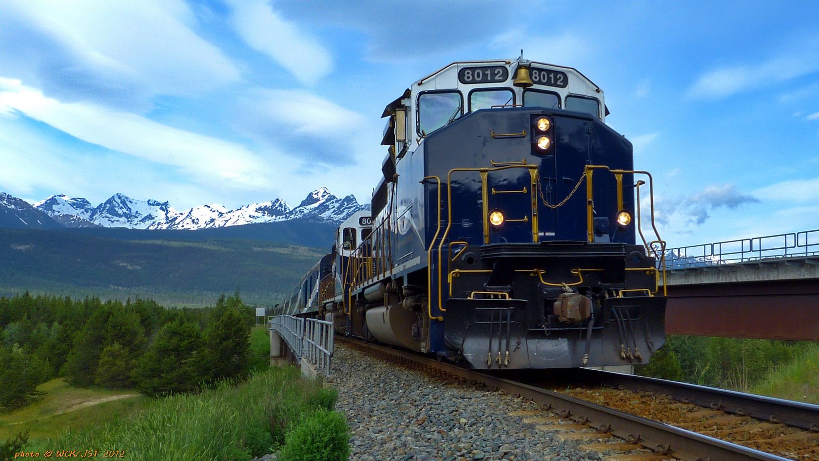 train tours north america