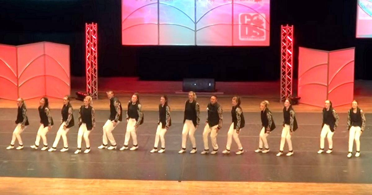 Clogging Performance Clogging Champions Bring Down The House With 'Uptown Funk' Performance