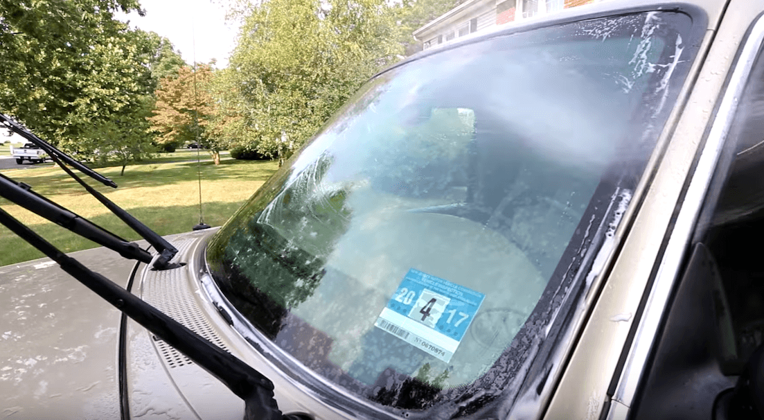 DIY Expert Reveals How You Can Get Your Windshield Clean With No Streaks